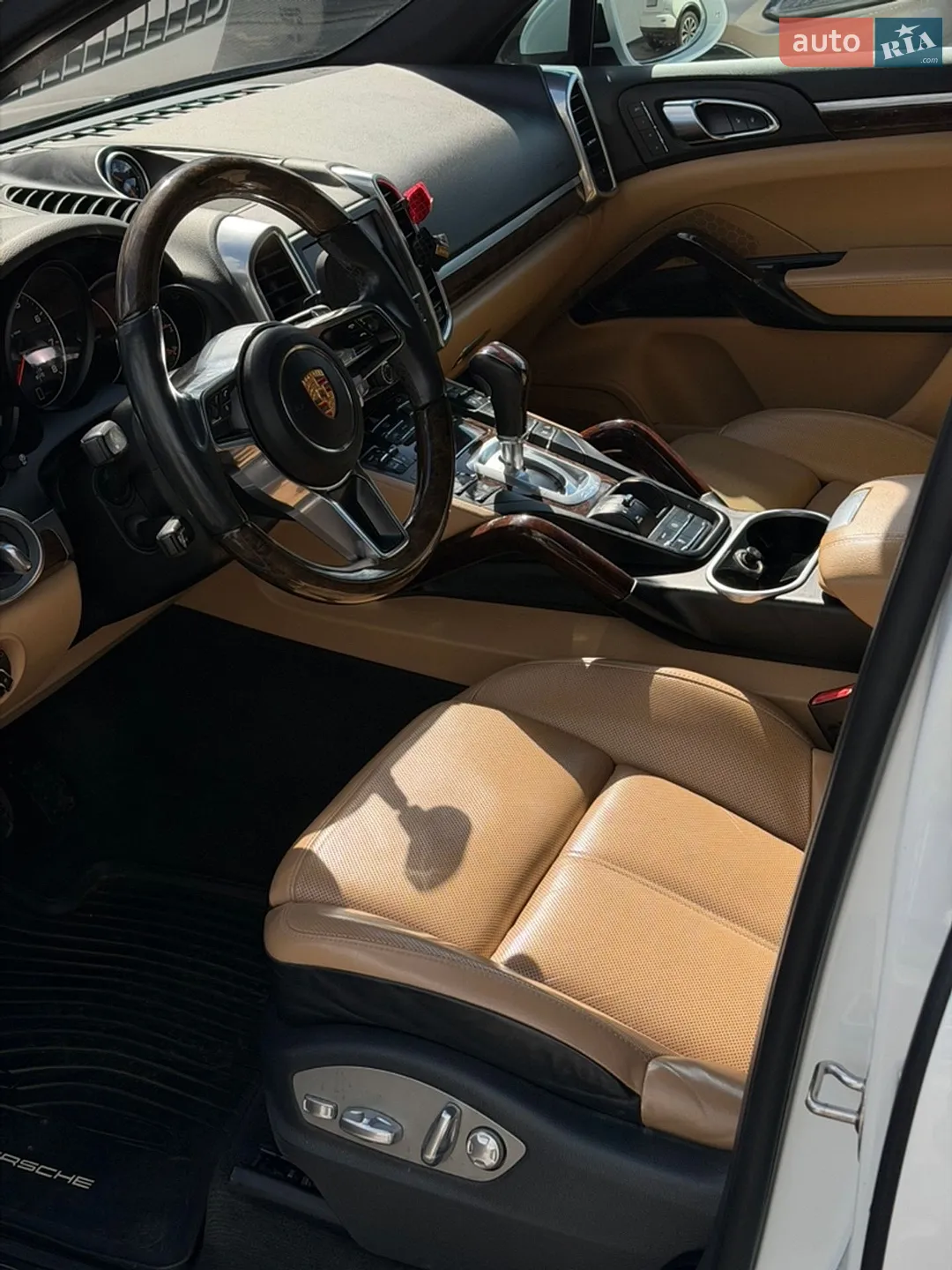 2015 Porsche Cayenne - мініатюра 29