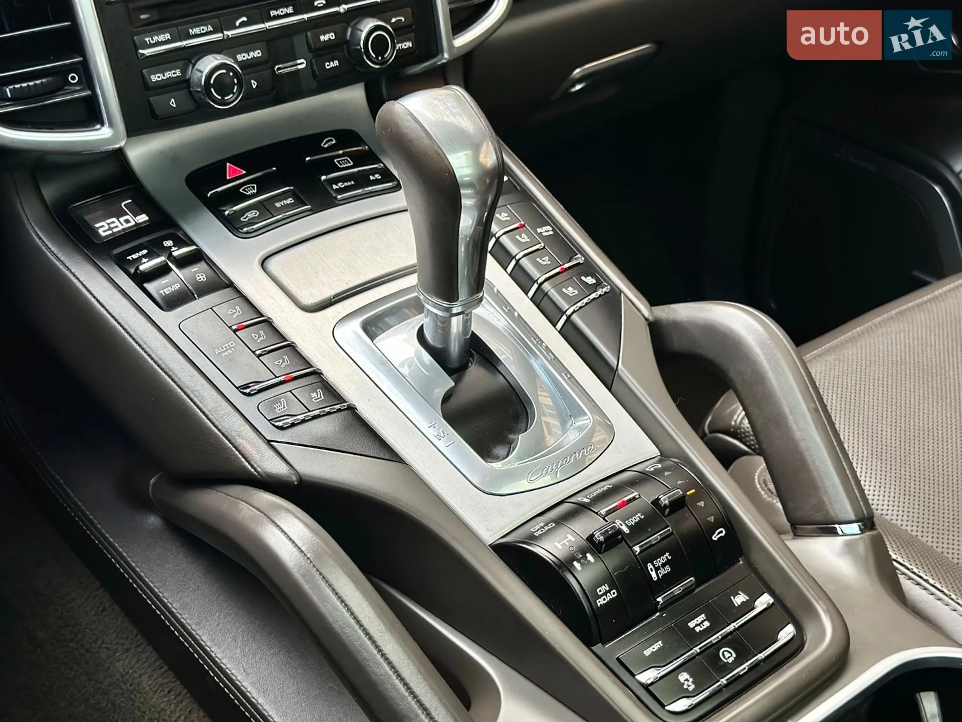 2015 Porsche Cayenne - мініатюра 42