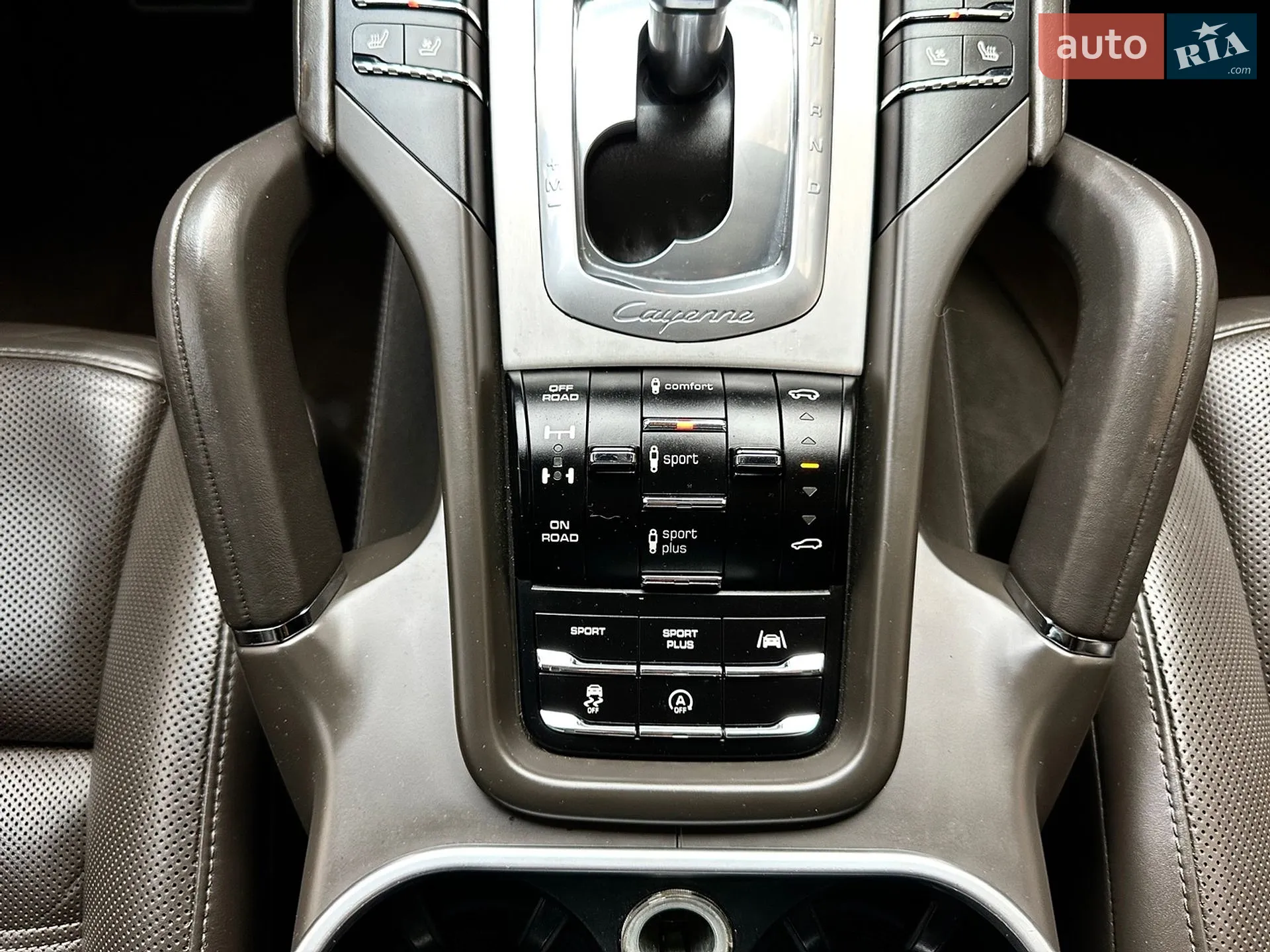 2015 Porsche Cayenne - мініатюра 44