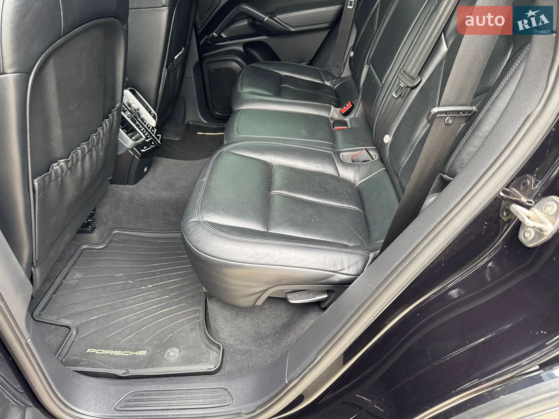 2011 Porsche Cayenne - мініатюра 22