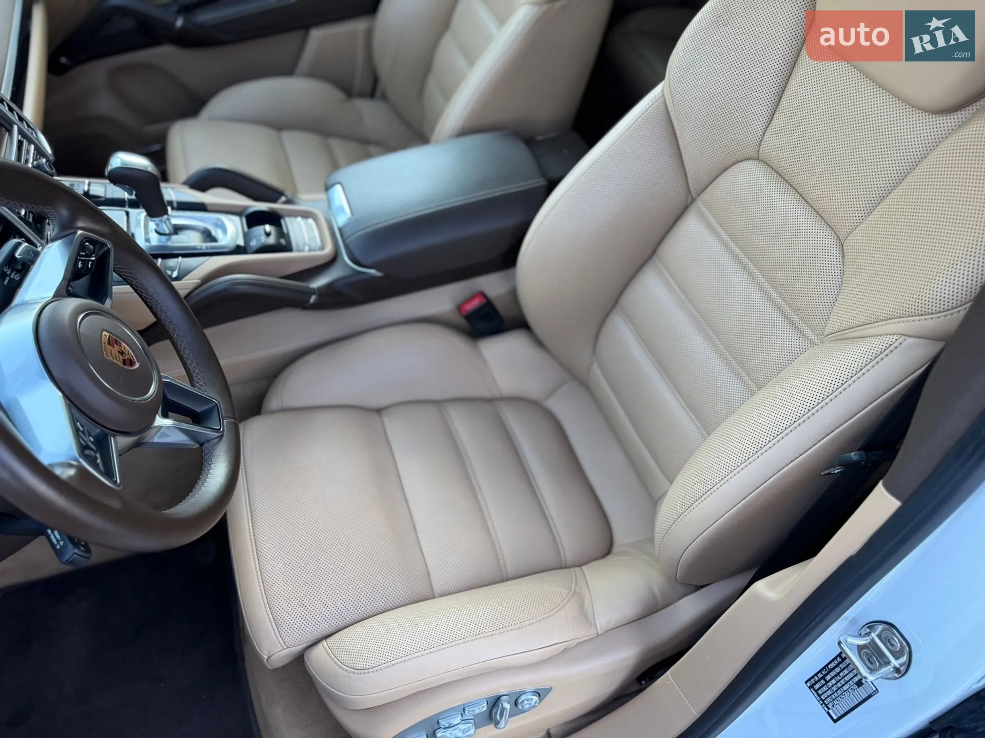 2016 Porsche Cayenne - мініатюра 23
