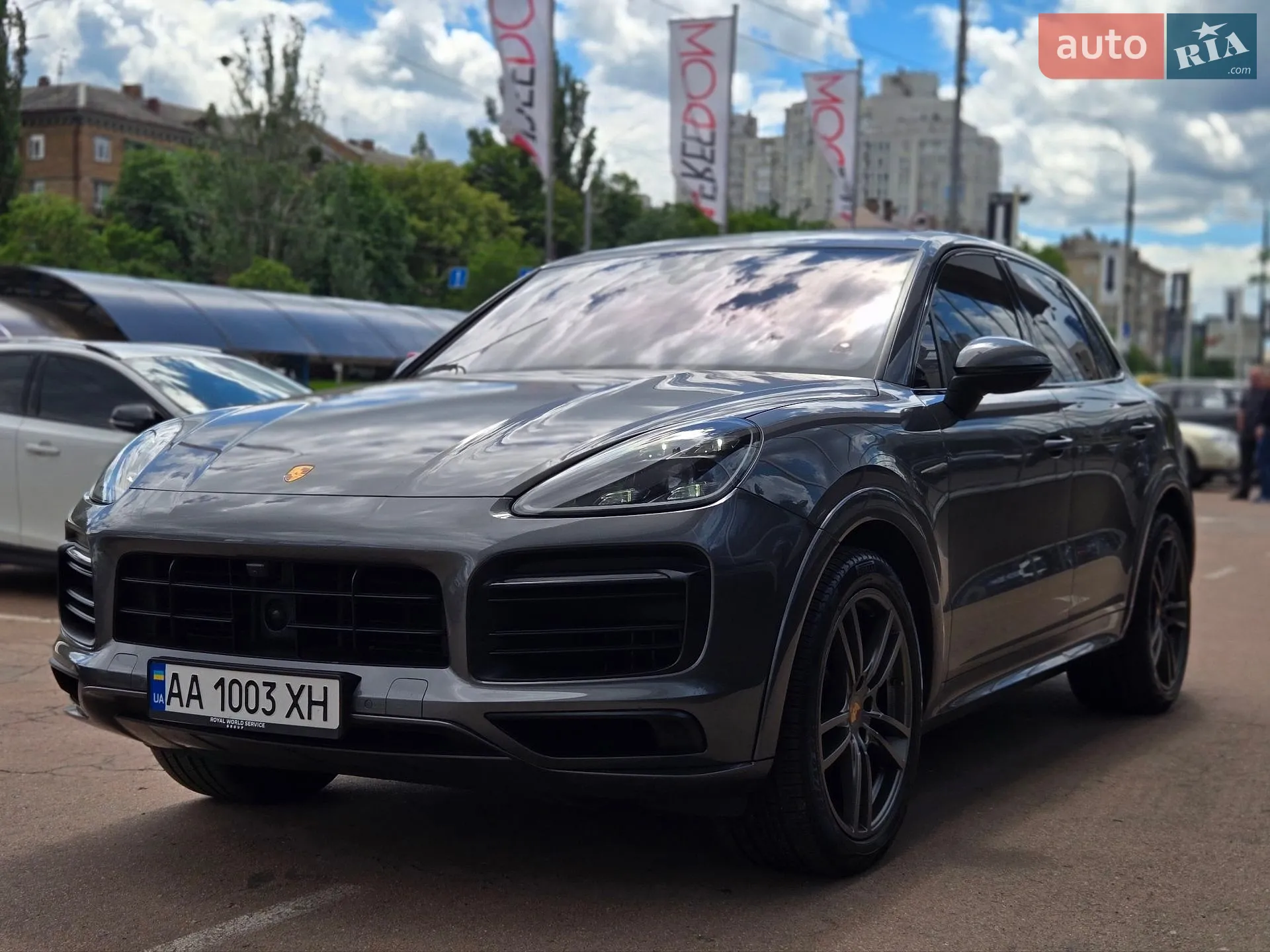 2019 Porsche Cayenne - мініатюра 2