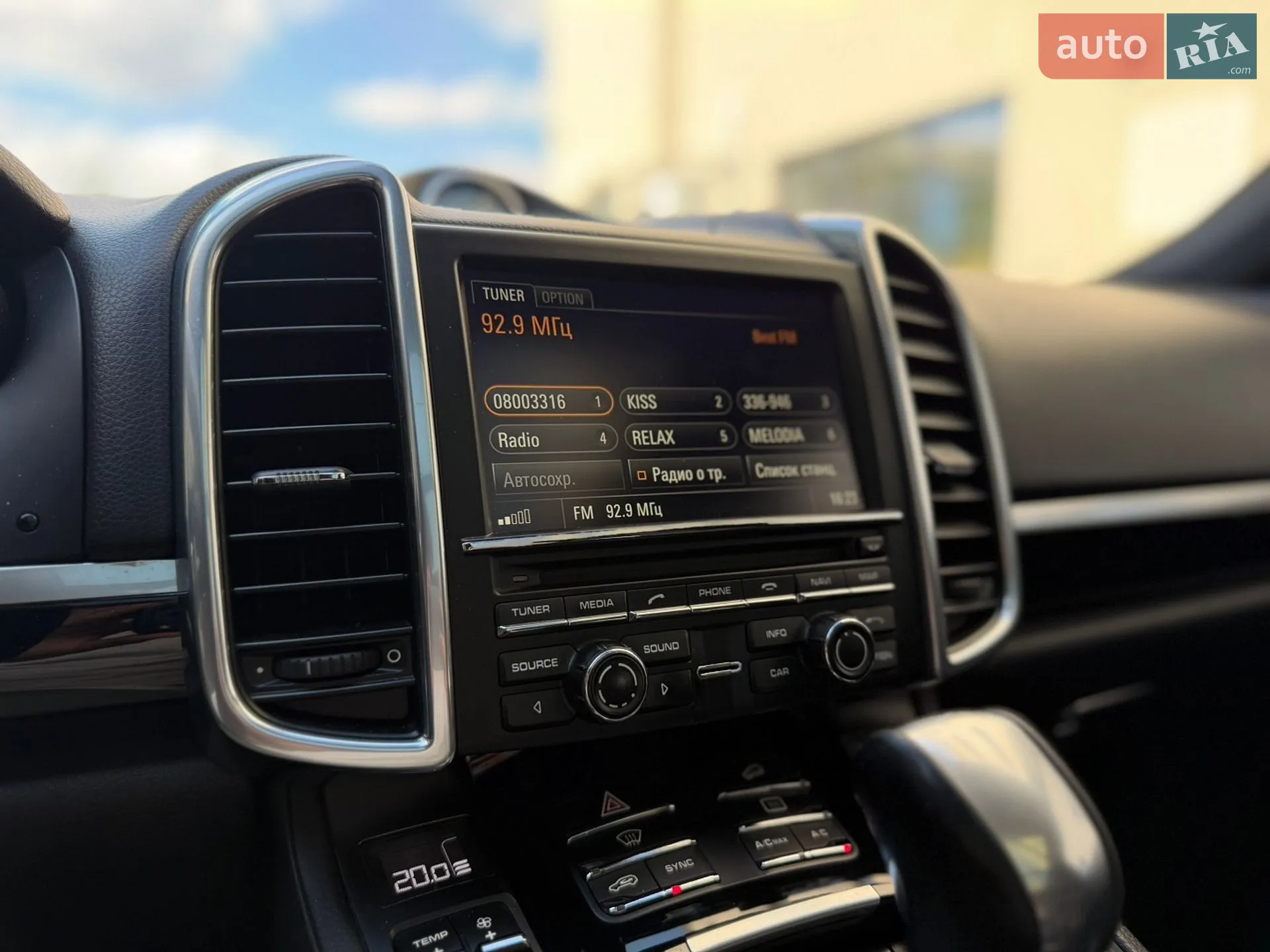2015 Porsche Cayenne - мініатюра 51