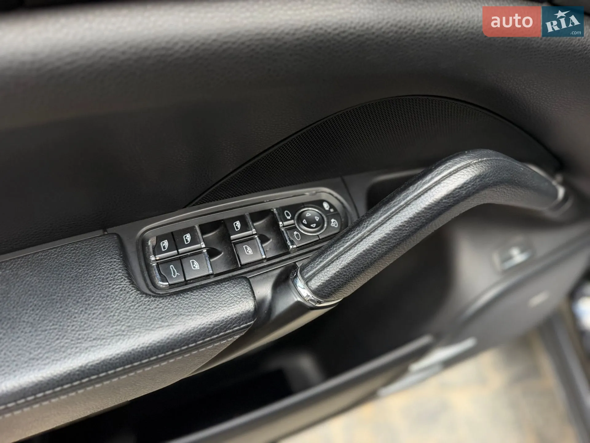 2015 Porsche Cayenne - мініатюра 38
