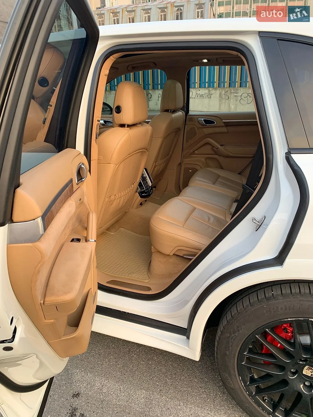 Porsche Cayenne 2012 VIN WP1ZZZ92ZDLA75186 фото оголошення 9 з 17