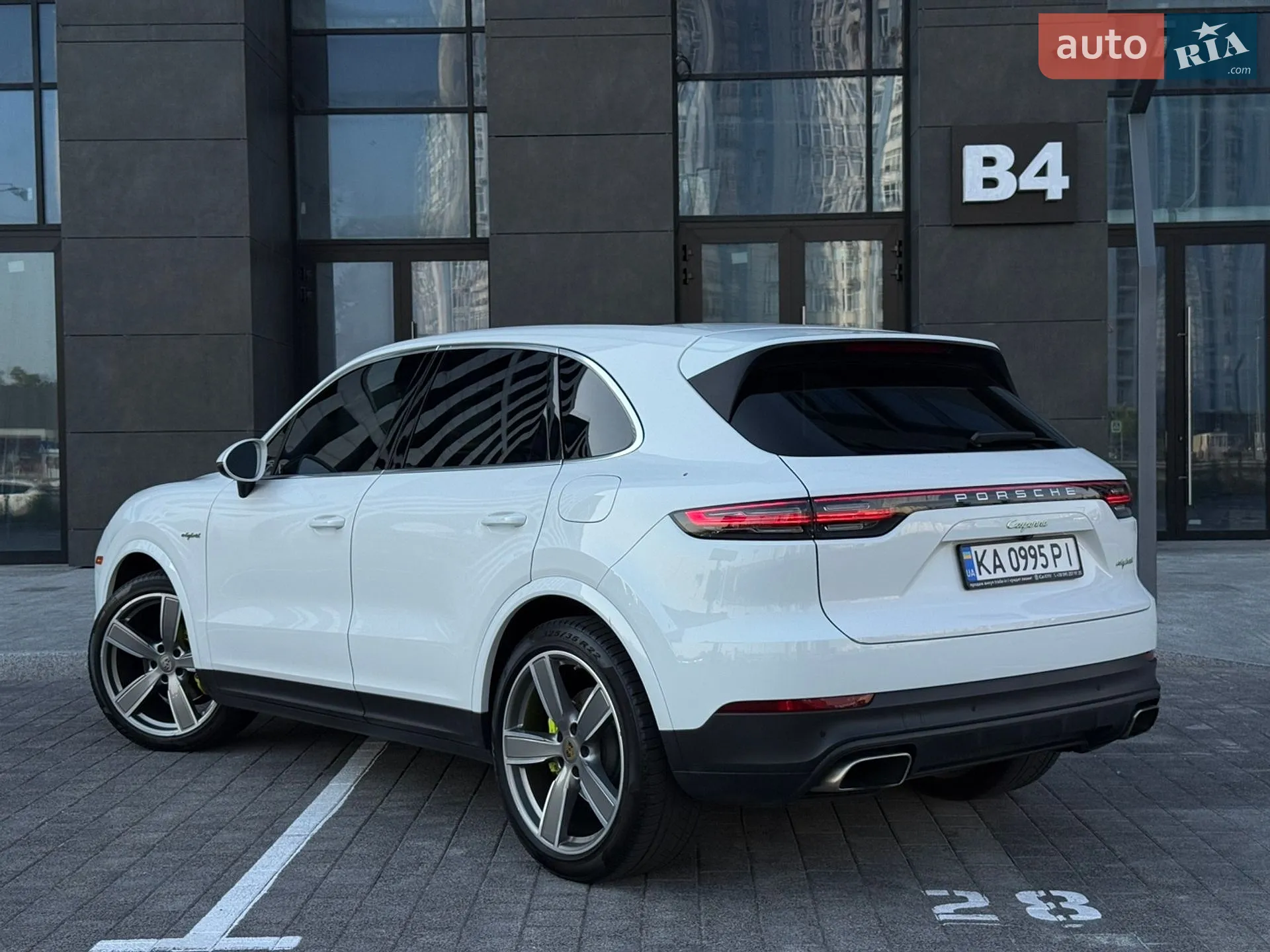 2019 Porsche Cayenne - мініатюра 8