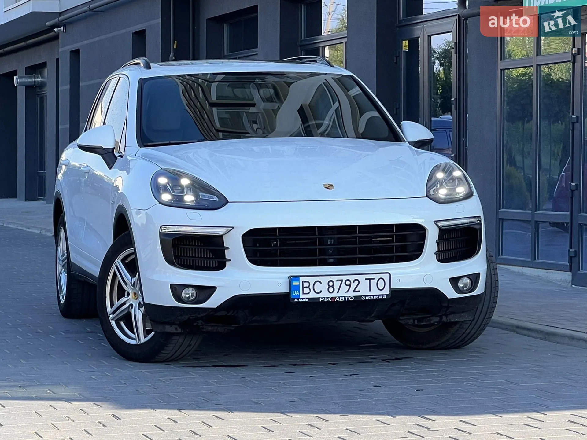 2016 Porsche Cayenne - мініатюра 19