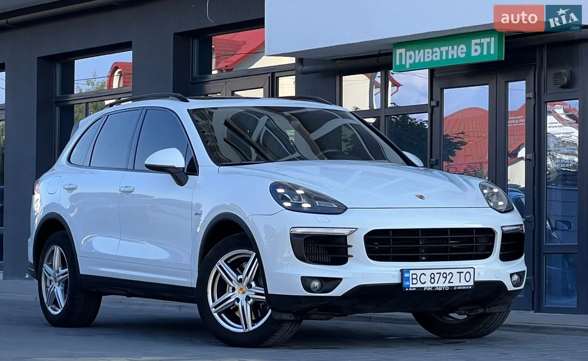 2016 Porsche Cayenne - мініатюра 22