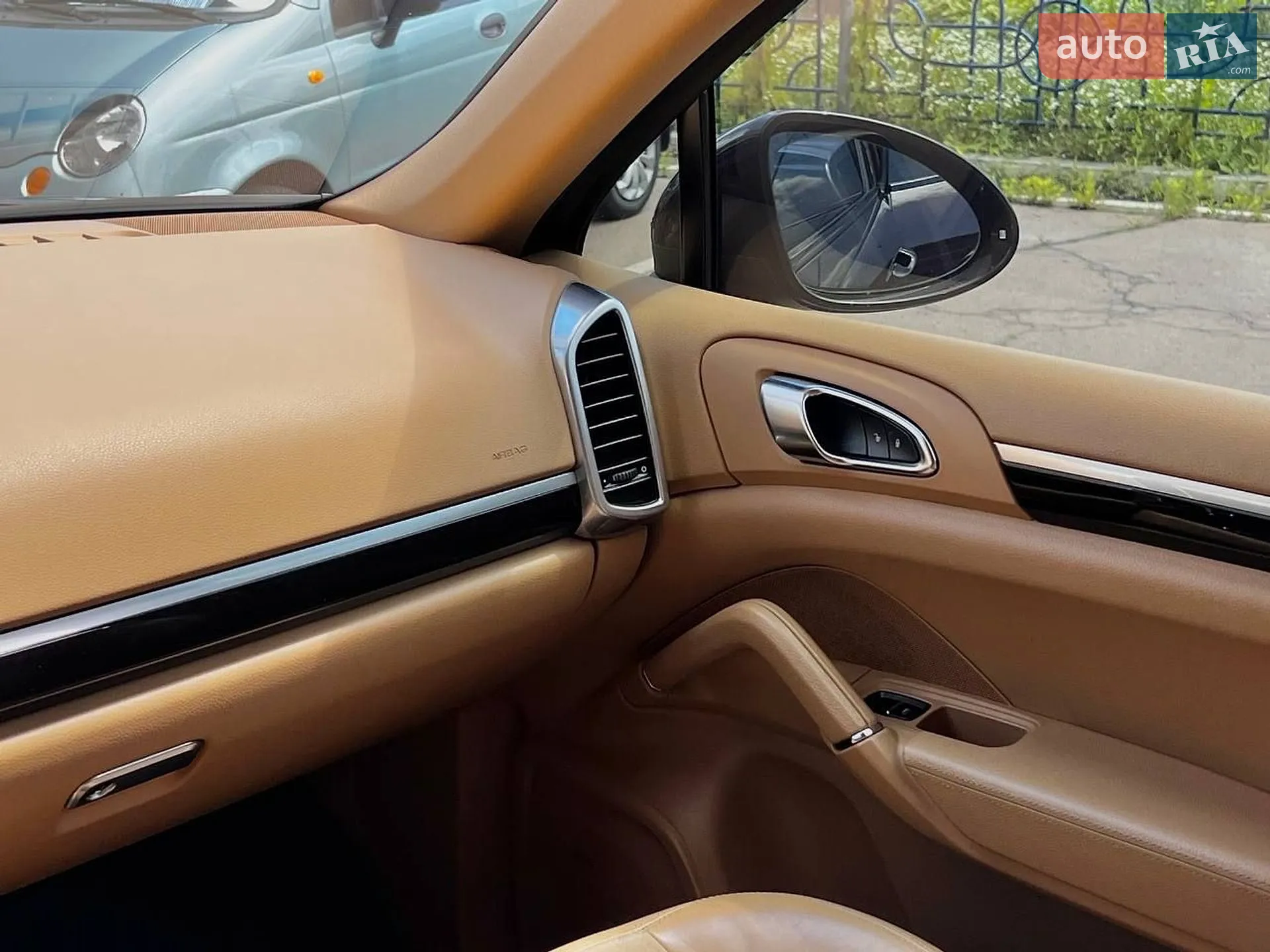 2016 Porsche Cayenne - мініатюра 28