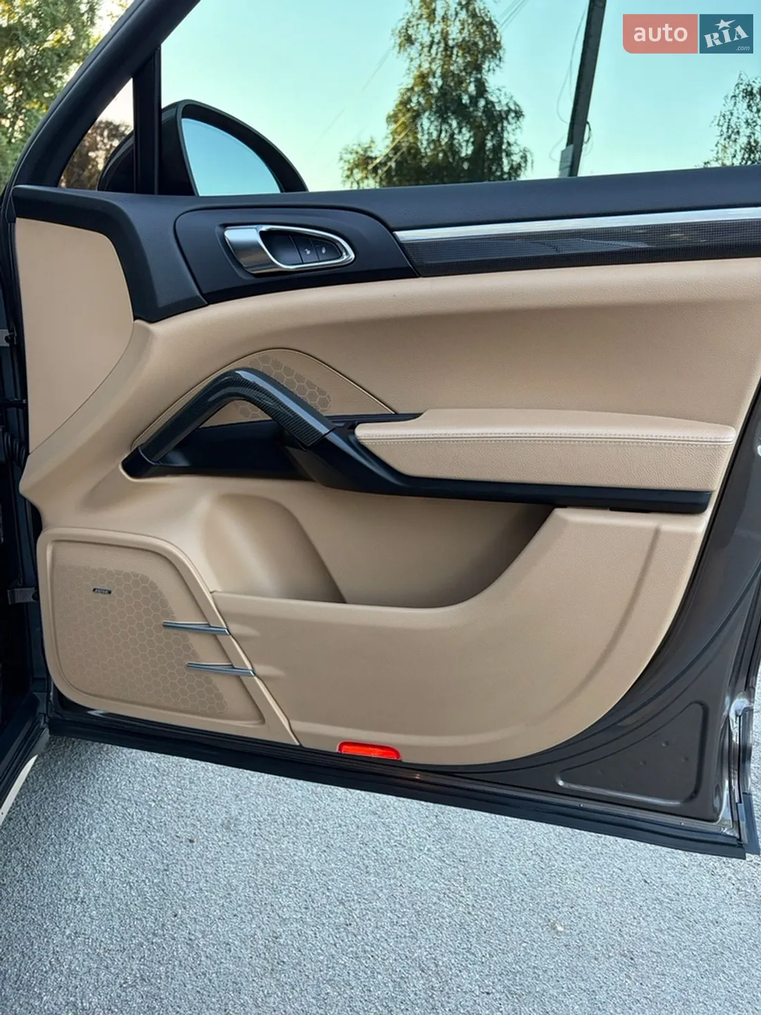2016 Porsche Cayenne - мініатюра 26