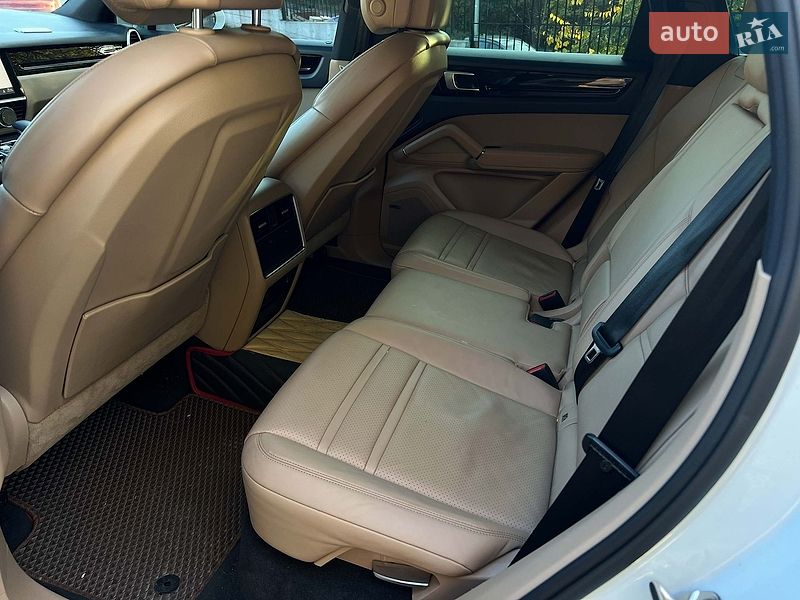 Внедорожник / Кроссовер Porsche Cayenne 2019 в Киеве