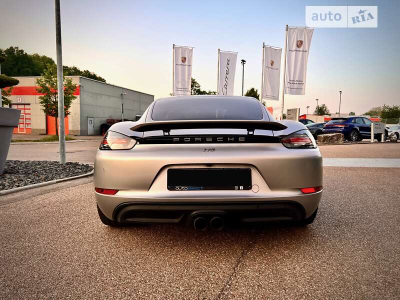 Купе Porsche Cayman 2016 в Киеве