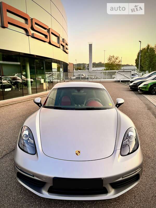 Купе Porsche Cayman 2016 в Киеве