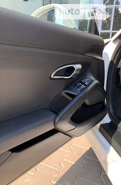 Купе Porsche Cayman 2015 в 