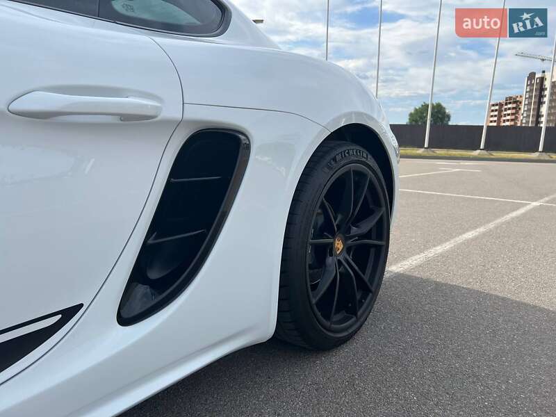 Купе Porsche Cayman 2017 в Києві