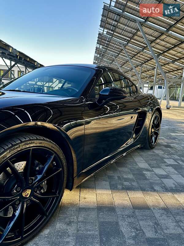 Купе Porsche Cayman 2017 в Львове