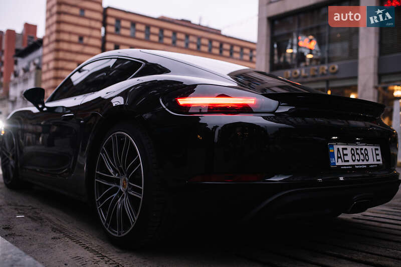 Купе Porsche Cayman 2017 в Днепре