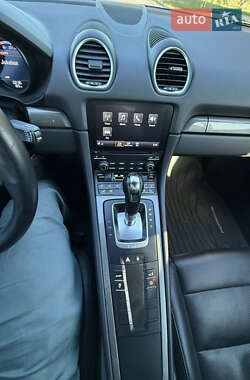 Купе Porsche Cayman 2018 в 