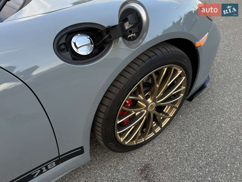Купе Porsche Cayman 2018 в Киеве