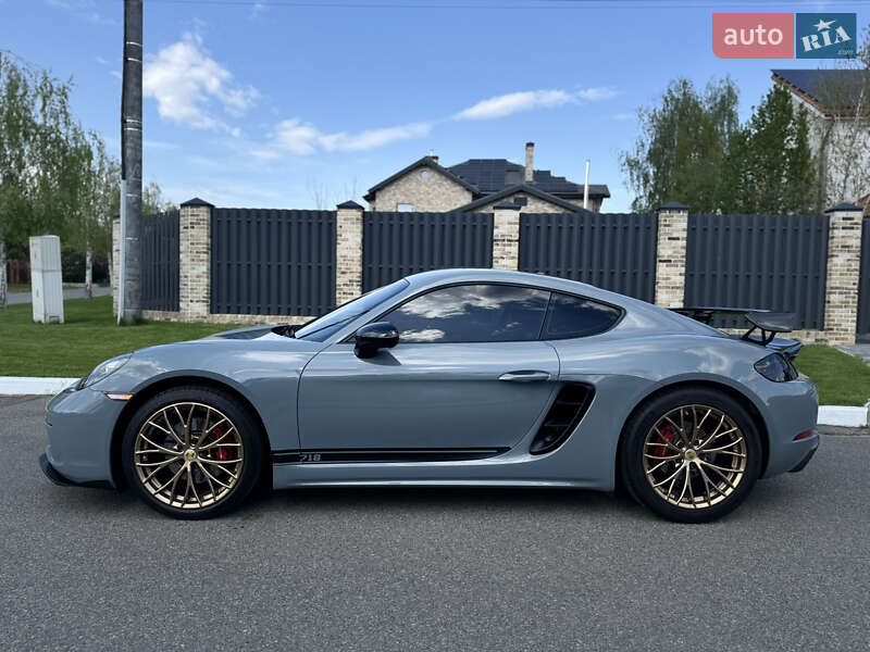 Купе Porsche Cayman 2018 в Киеве