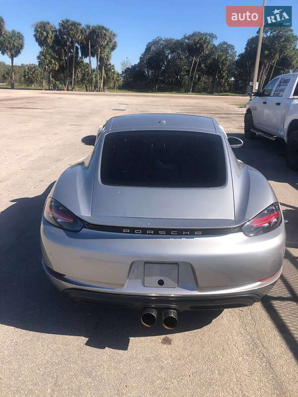 Купе Porsche Cayman 2018 в Киеве