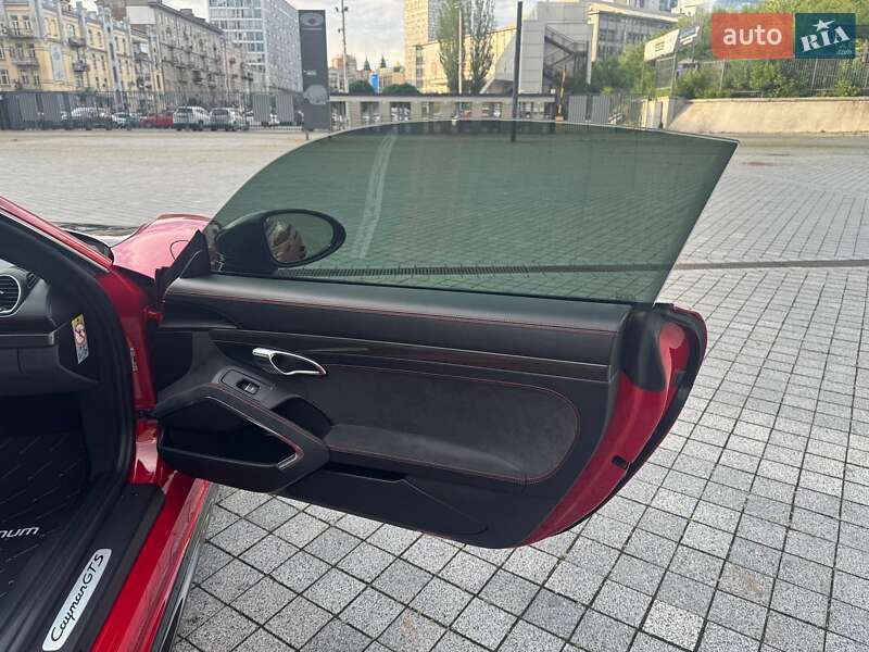 Купе Porsche Cayman 2018 в Киеве