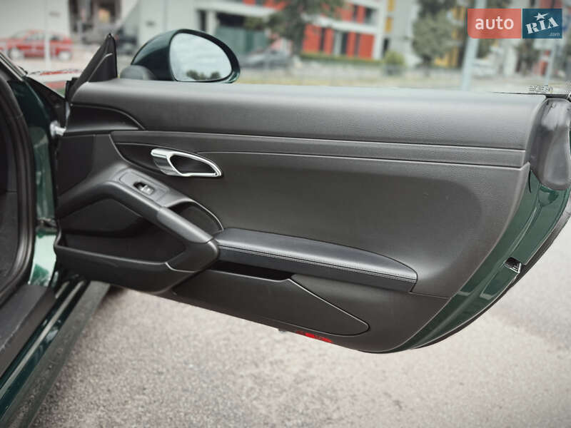 Купе Porsche Cayman 2015 в Киеве
