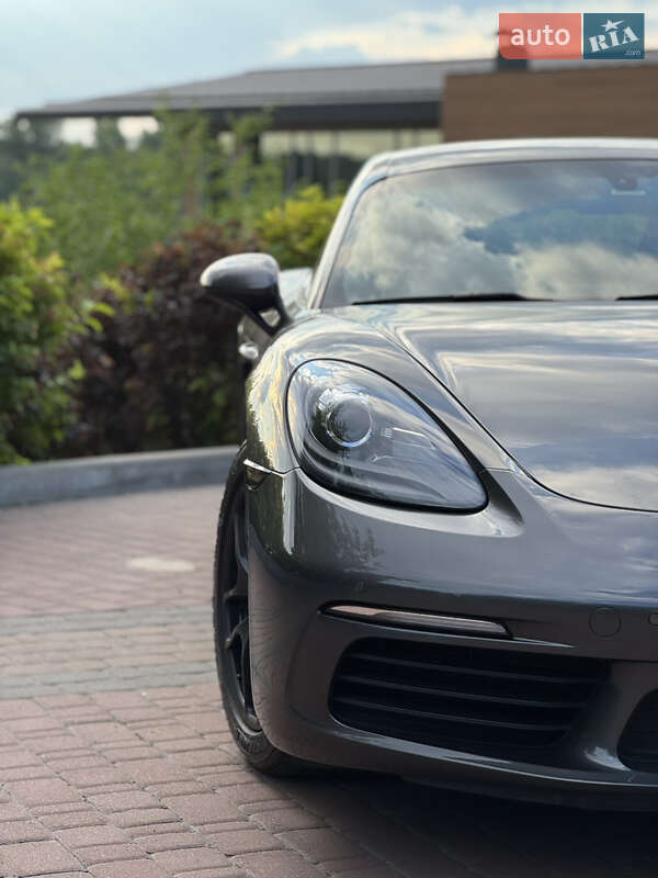 Купе Porsche Cayman 2017 в Киеве