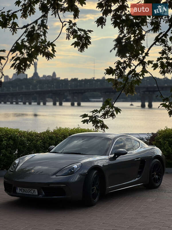 Купе Porsche Cayman 2017 в Киеве