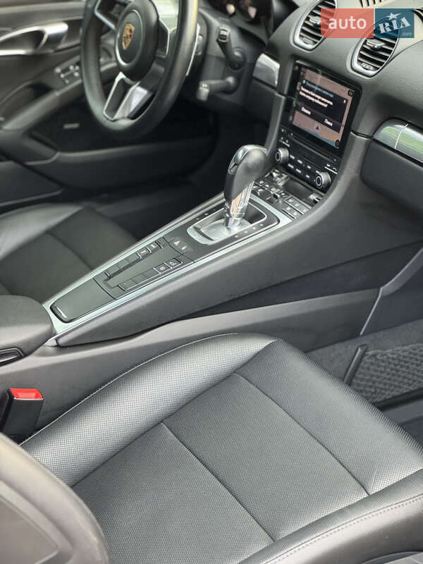 Купе Porsche Cayman 2017 в Киеве