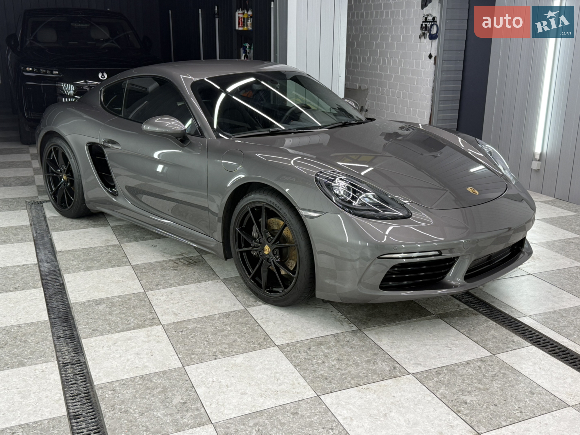 Porsche Cayman 2019