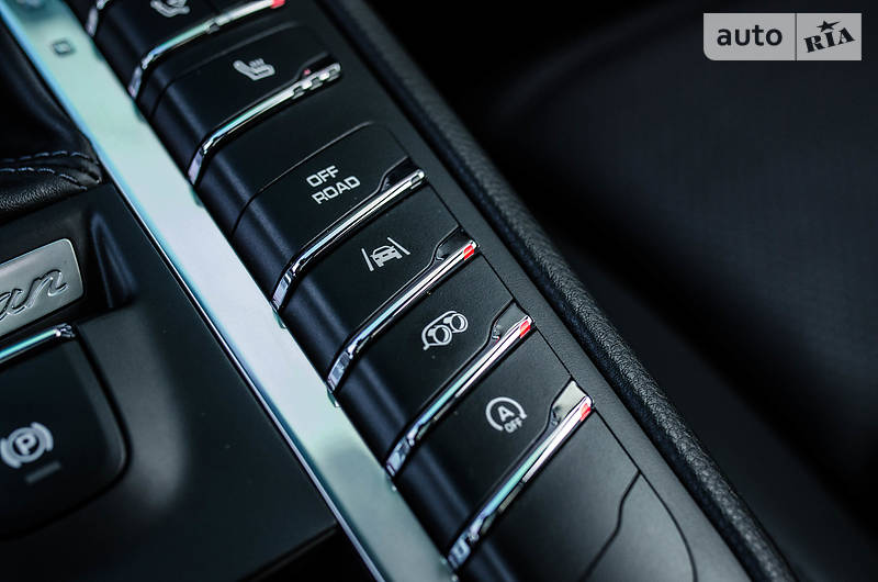 Позашляховик / Кросовер Porsche Macan 2016 в Києві