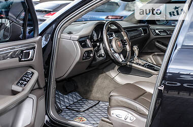Позашляховик / Кросовер Porsche Macan 2015 в 