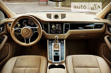 Внедорожник / Кроссовер Porsche Macan 2014 в 
