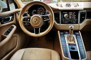 Внедорожник / Кроссовер Porsche Macan 2014 в 