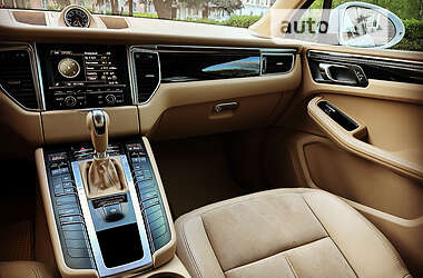 Внедорожник / Кроссовер Porsche Macan 2014 в 