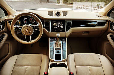 Внедорожник / Кроссовер Porsche Macan 2014 в 