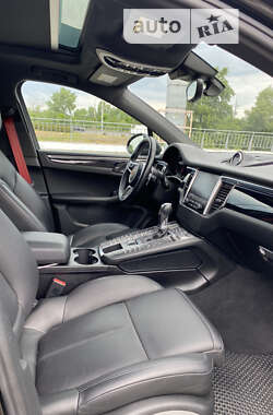 Внедорожник / Кроссовер Porsche Macan 2018 в 