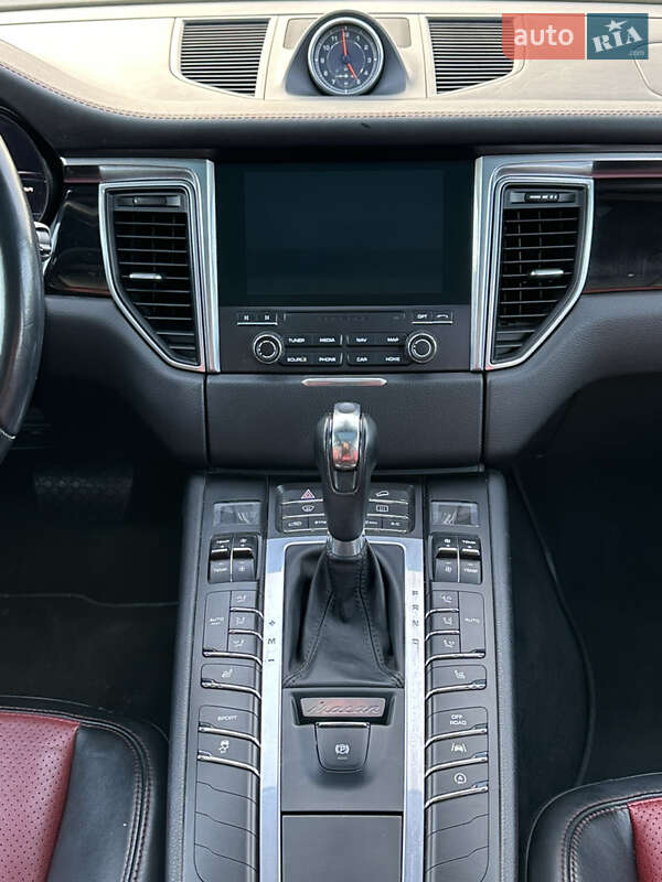 Внедорожник / Кроссовер Porsche Macan 2016 в Киеве