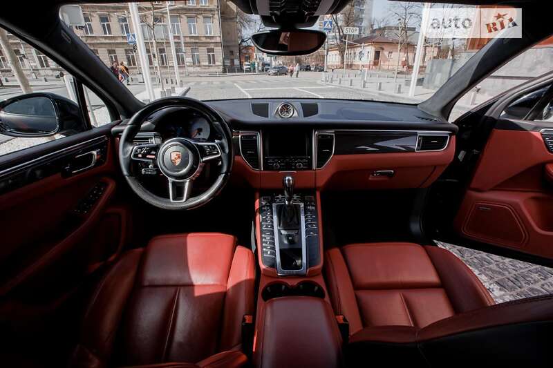 Внедорожник / Кроссовер Porsche Macan 2014 в 
