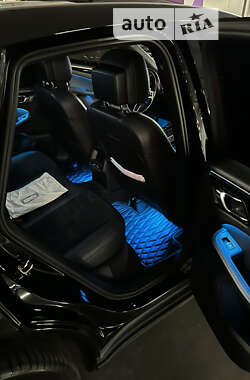 Внедорожник / Кроссовер Porsche Macan 2014 в 