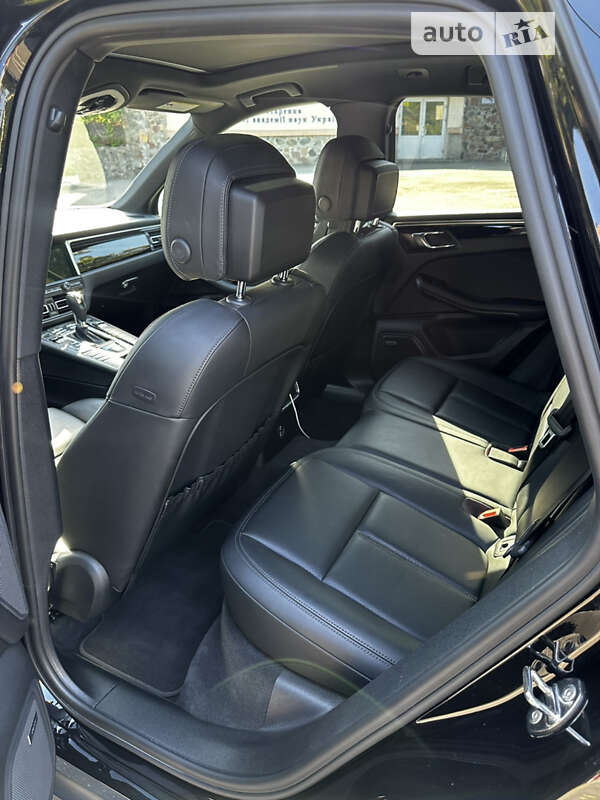 Внедорожник / Кроссовер Porsche Macan 2021 в Киеве