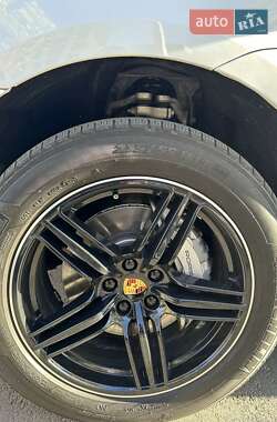 Внедорожник / Кроссовер Porsche Macan 2014 в 