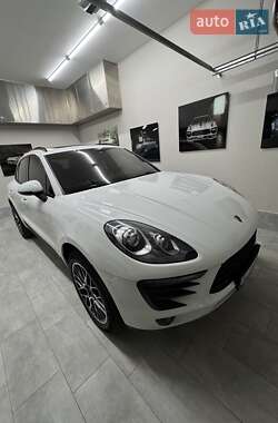 Внедорожник / Кроссовер Porsche Macan 2016 в 