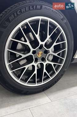 Внедорожник / Кроссовер Porsche Macan 2016 в 