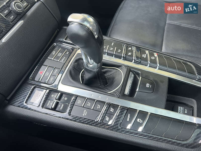 Внедорожник / Кроссовер Porsche Macan 2015 в Запорожье