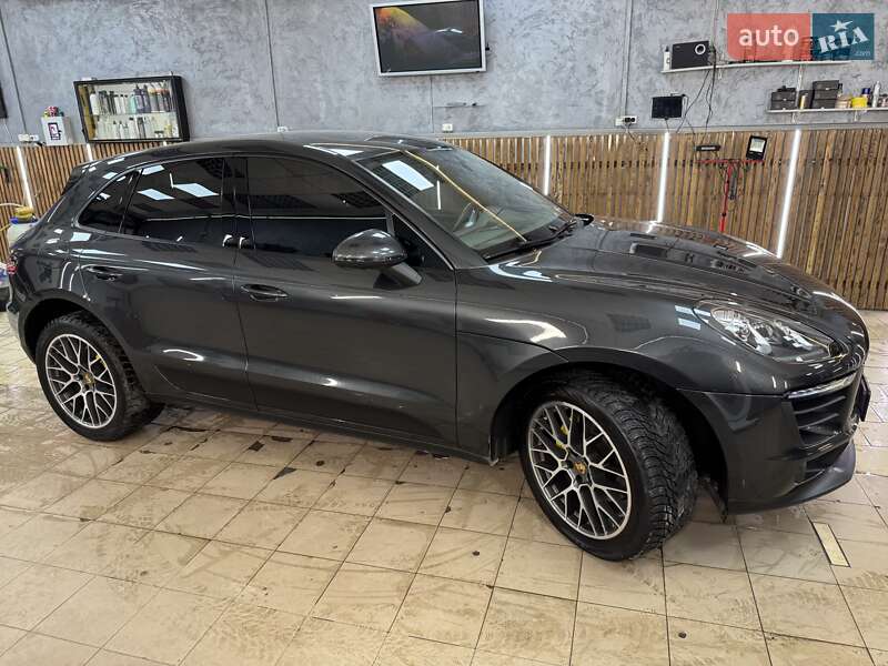 Внедорожник / Кроссовер Porsche Macan 2016 в Киеве
