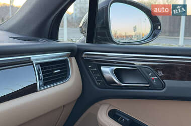 Внедорожник / Кроссовер Porsche Macan 2018 в 