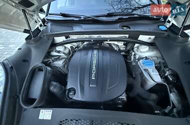 Внедорожник / Кроссовер Porsche Macan 2017 в 