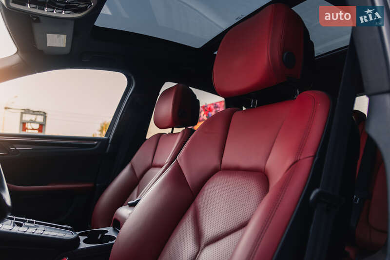 Внедорожник / Кроссовер Porsche Macan 2021 в Киеве